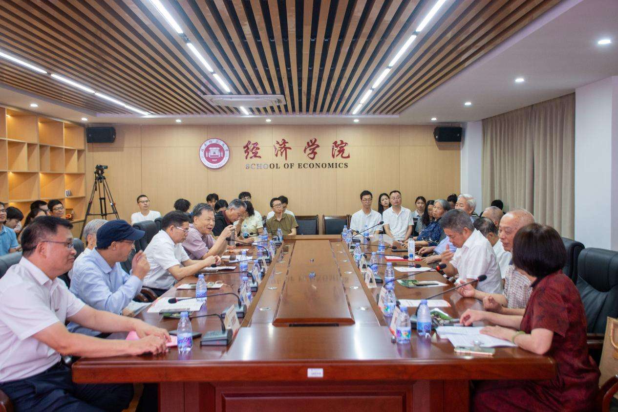 座谈会集体照3