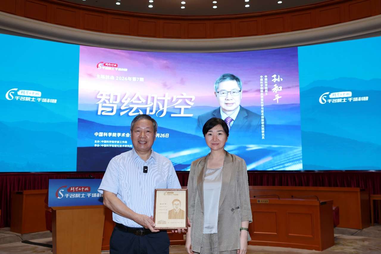 F:\桌面（F盘）\20260826\078A5812_副本.jpg