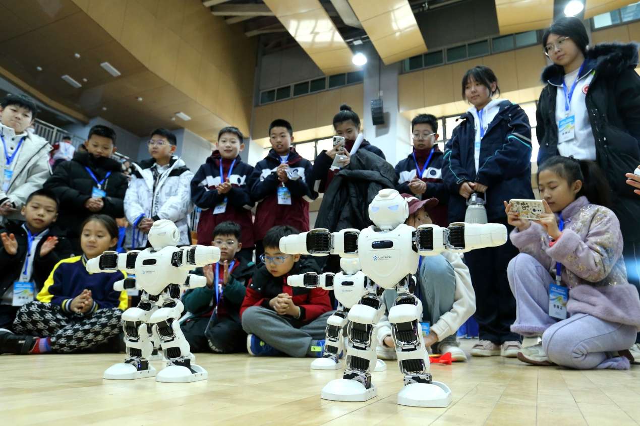 D:Desktop新建文件夹 (33)梁孝鹏B67W7989.JPG