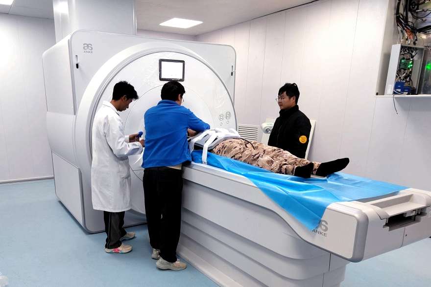 2.洛扎县人民医院新启用的核磁共振室