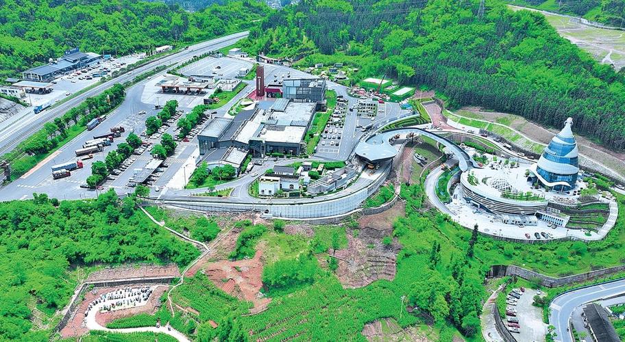 雅康高速公路天全服务区