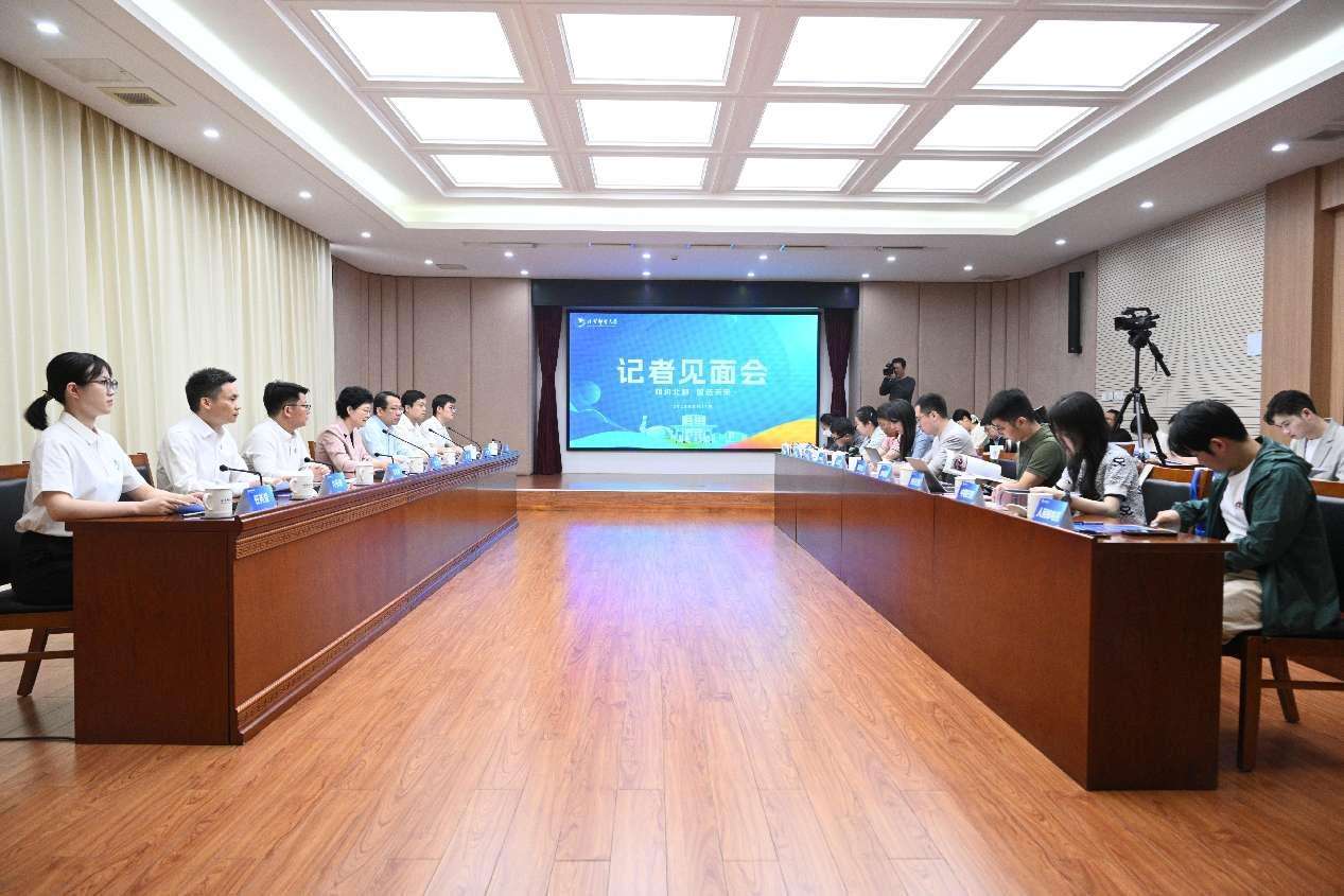 记者见面会大场景