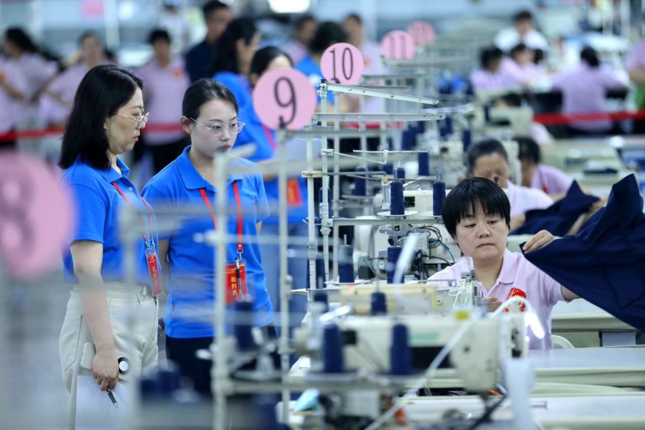E:6年7月11日，缝纫工技能大赛比赛场景使用1B67W2162.JPG