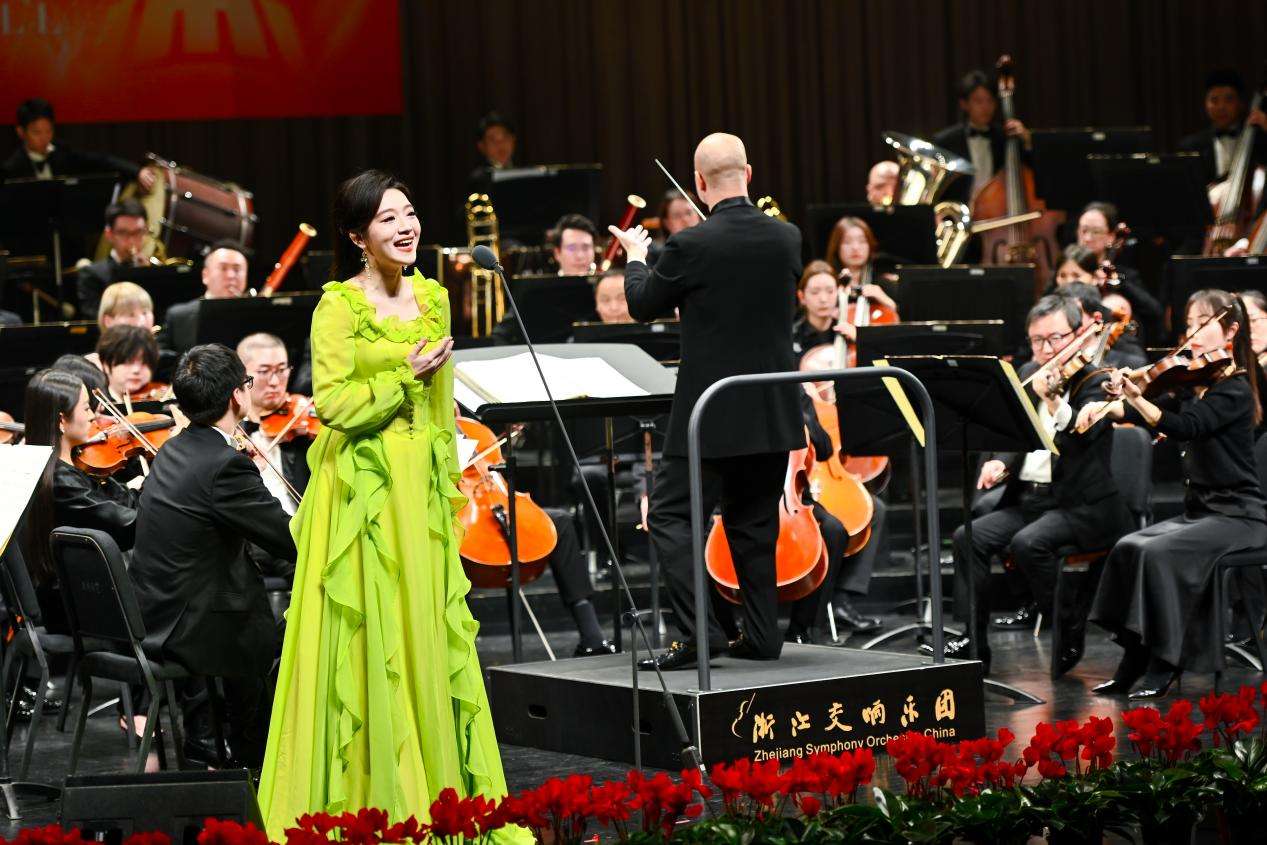 《鸟儿在风中歌唱》《苗岭飞歌》演唱：彭楒然（第十五届中国音乐金钟奖民声组第四名）2